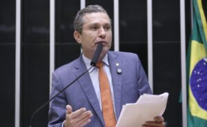 Projeto cria taxa sobre emissão de gases poluidores a ser cobrada dos usuários de transporte aéreo e terrestre - Notícias