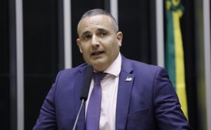 Projeto criminaliza erotização infantojuvenil em redes sociais - Notícias
