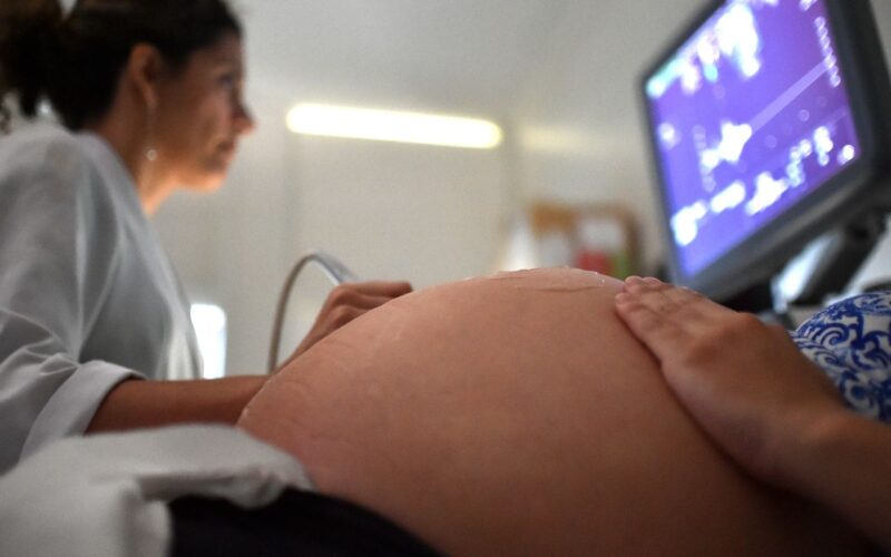 Apesar de evitáveis, mortes maternas por hipertensão persistem no país