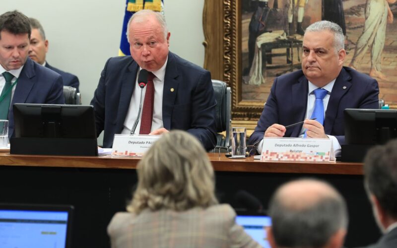 CCJ analisa suspenção de ação contra Bolsonaro e Ramagem no STF