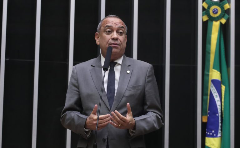 Comissão aprova selo para identificar empresa de turismo capacitada para atender consumidor neurodivergente - Notícias