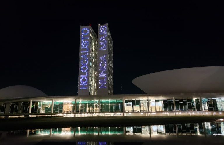 Congresso Nacional recebe projeção de frase em alusão ao Dia do Holocausto e do Heroísmo - Notícias