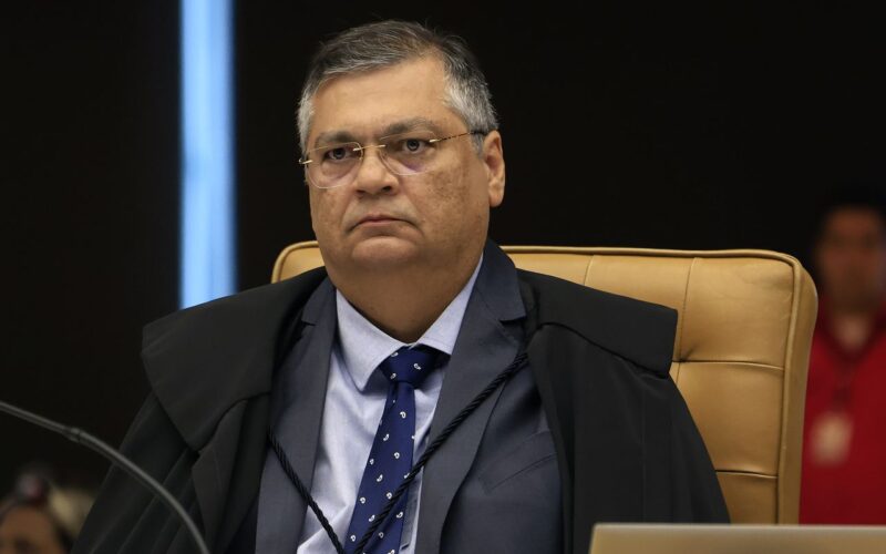 Dino manda suspender pagamento de 1,2 mil emendas da saúde