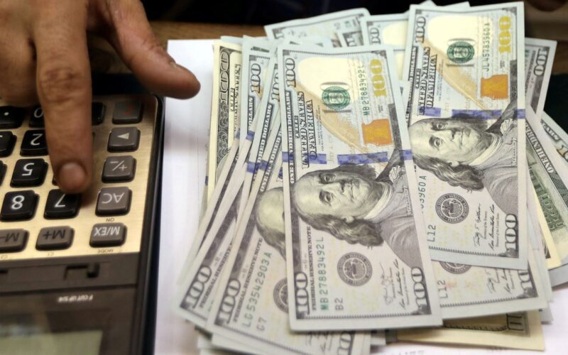 Dólar sobe para R$ 5,67 após oito quedas consecutivas