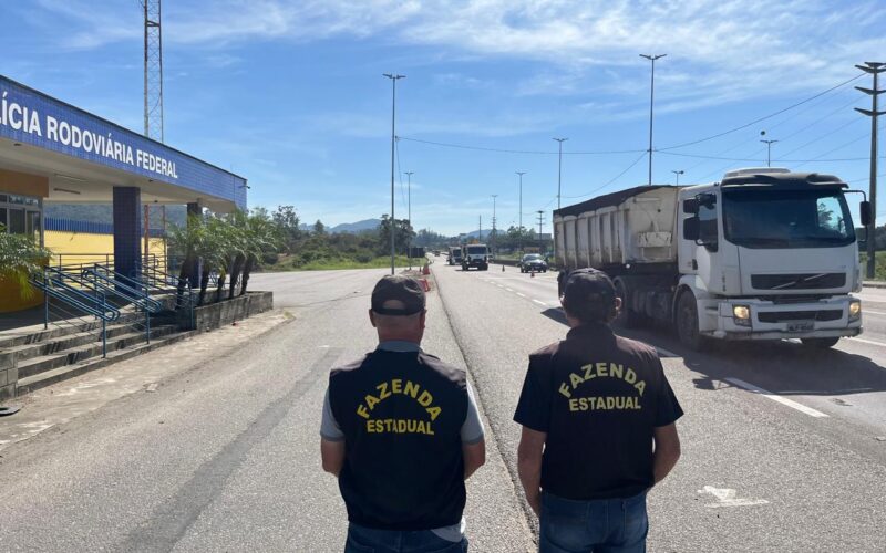 Fazenda flagra R$ 1,2 milhão em mercadorias transportadas irregularmente durante operação no Sul do estado