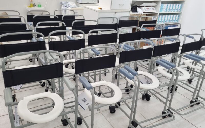 Governo do Estado entrega novas cadeiras de banho ao Hospital Tereza Ramos de Lages