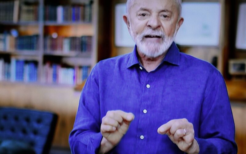 Lula defende debate sobre fim da escala 6x1 e aborda fraude no INSS