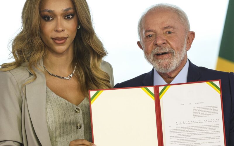 Lula diz que atitude do governo dos EUA com Erika Hilton é abominável