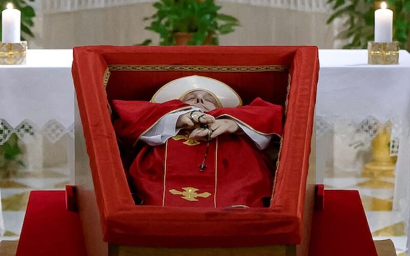 Papa Francisco: velório aberto começa amanhã, funeral será no sábado