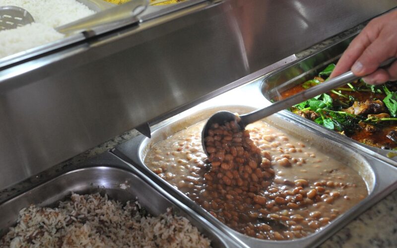 Preço de ingredientes do prato feito tem queda em São Paulo em março