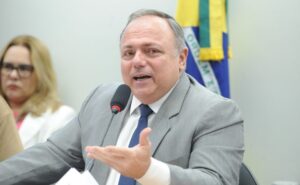 Projeto define antissemitismo e veda negação ou relativismo do Holocausto  - Notícias
