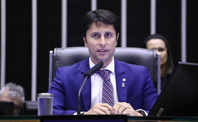 Projeto permite que policiais, bombeiros e militares andem de graça no tranporte público - Notícias