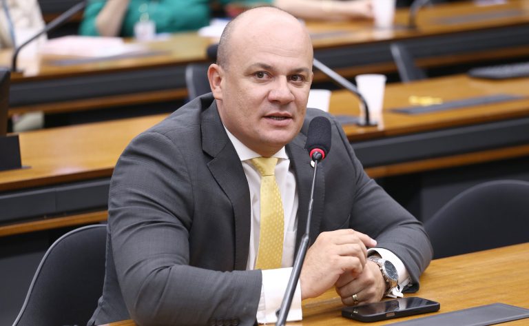Proposta dobra pena para compra de voto quando há organização criminosa envolvida - Notícias