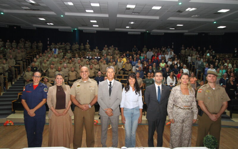 Secretário da Segurança Pública lança cartilha de prevenção à violência nas escolas em abertura de seminário