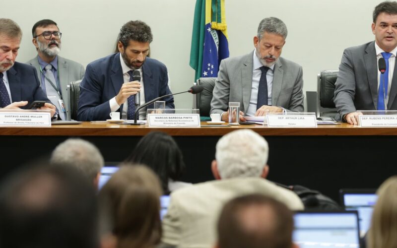 Correção de toda tabela do IR custaria mais de R$ 100 bilhões por ano