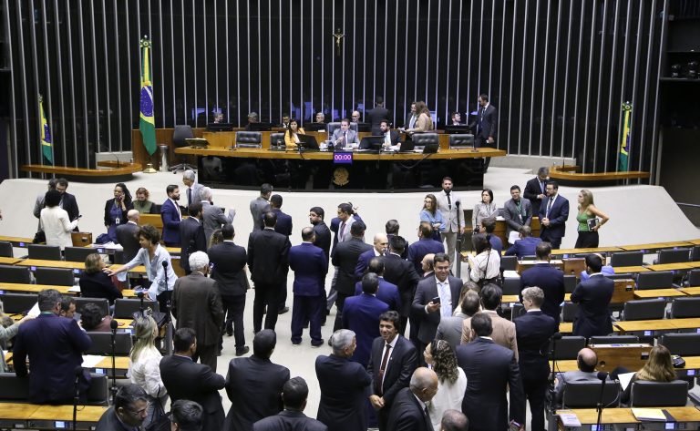 Aprovada urgência para projeto que proíbe desconto automático para sindicatos em aposentadorias pagas pelo INSS - Notícias