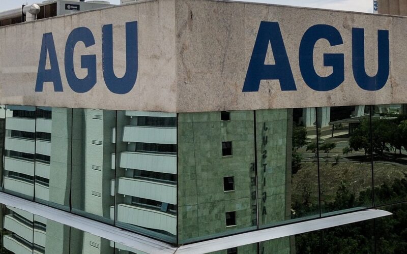AGU pede bloqueio de bens de mais 14 investigados por fraude no INSS