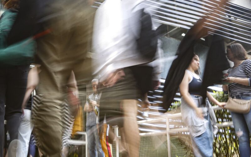 Alunos de cursinhos populares irão receber bolsa de R$ 200 por mês