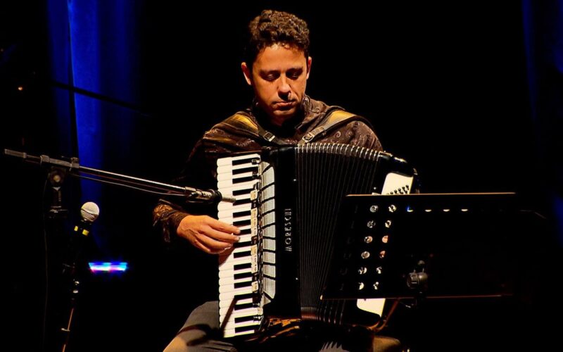 André Ribas apresenta seu primeiro álbum na TV Brasil