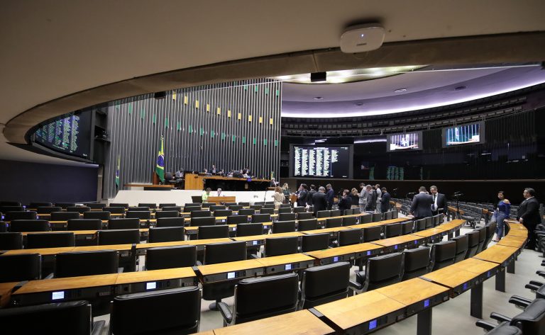 Aprovada urgência para projeto que proíbe desconto automático para sindicatos em aposentadorias pagas pelo INSS; acompanhe - Notícias