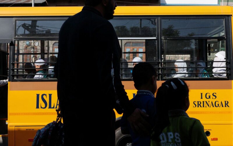 Ataque suicida contra ônibus escolar deixa cinco mortos no Paquistão