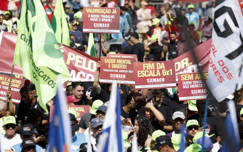 Ato em SP une centrais sindicais e governo pelo fim da escala 6x1