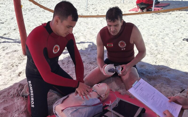 Bombeiros de Santa Catarina realizam Curso de Instrutor de Guarda-Vidas