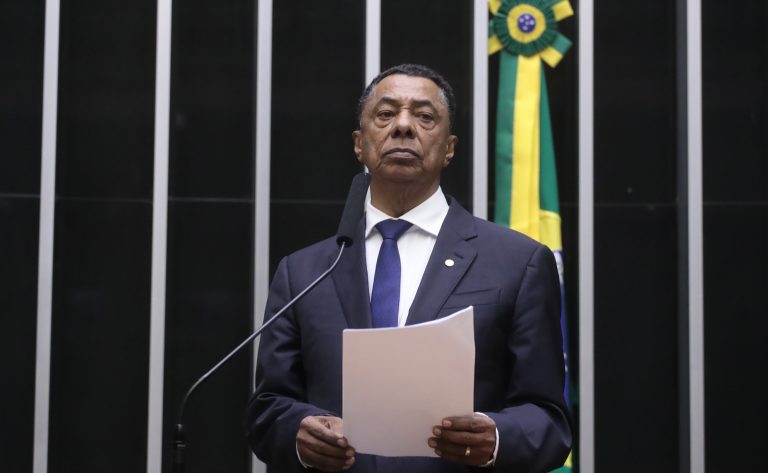 Câmara aprova projeto que amplia número de deputados federais de 513 para 531 - Notícias