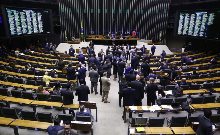 Câmara aprova urgência e analisa projeto que amplia número de deputados; acompanhe - Notícias