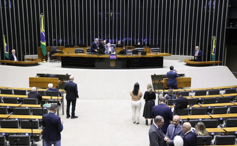 Câmara aprova uso de multas de trânsito para formar condutores de baixa renda - Notícias