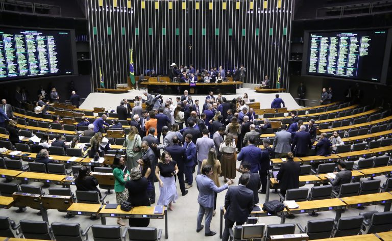 Câmara pode votar projeto que amplia remuneração de fiscais agropecuários que atuam contra gripe aviária - Notícias