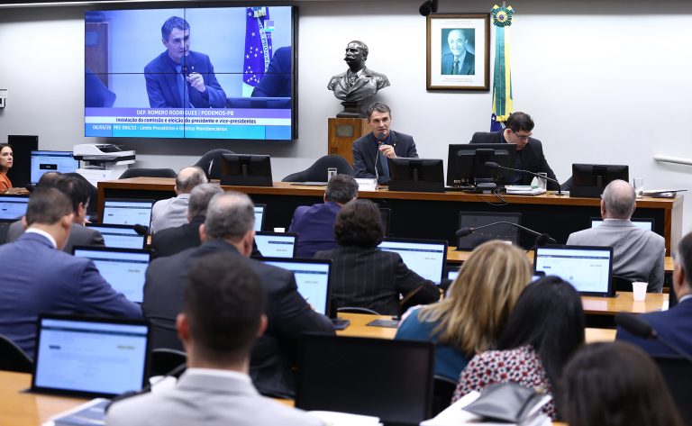 Câmara poderá votar até julho proposta que estende prazos para prefeituras parcelarem dívidas com a Previdência - Notícias