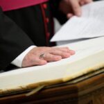 Cardeais entram em reclusão antes do conclave para eleger novo papa
