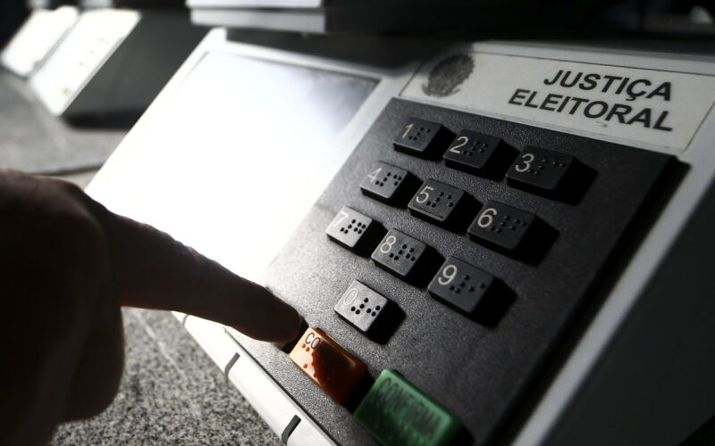 Cármen Lúcia pede que eleitor regularize título até 19 de maio