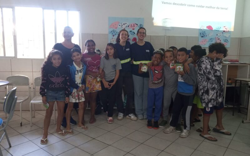 Casan promove atividades de educação ambiental no Bairro Saco Grande em Florianópolis
