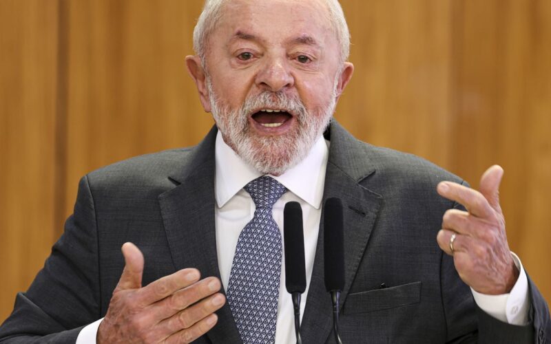 Com crise de labirintite, Lula faz exames em hospital em Brasília