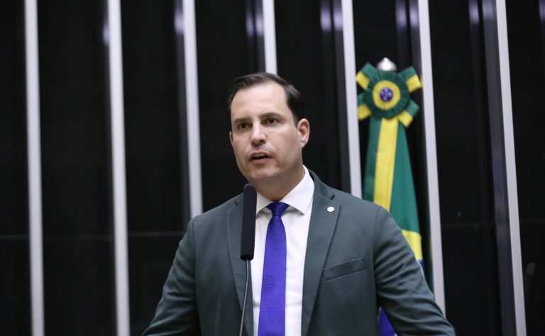 Comissão aprova exigência do uso de colete salva-vidas em motos aquáticas - Notícias