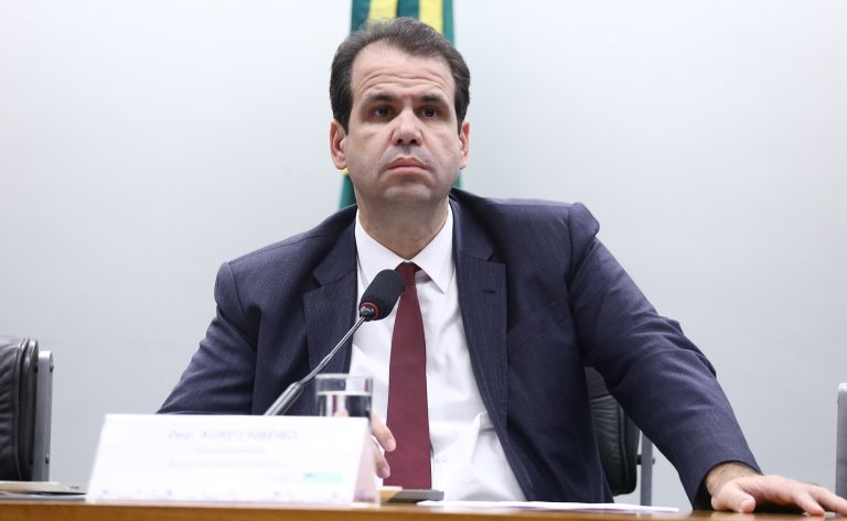Comissão aprova inclusão do turismo como direito da pessoa idosa - Notícias