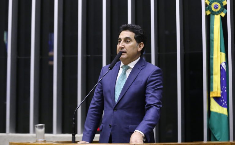 Comissão aprova medidas contra vídeos íntimos criados por inteligência artificial - Notícias