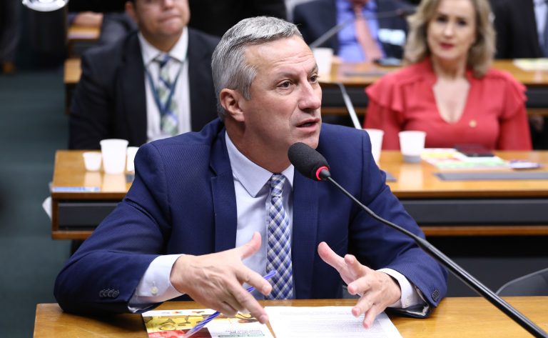 Comissão aprova projeto que cria marco legal para combater milícia privada - Notícias