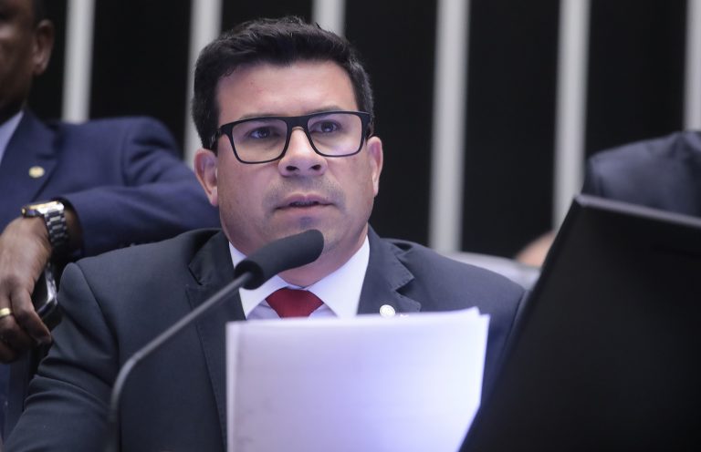 Comissão aprova regras para trabalhador rural atualizar dados para receber benefícios previdenciários - Notícias