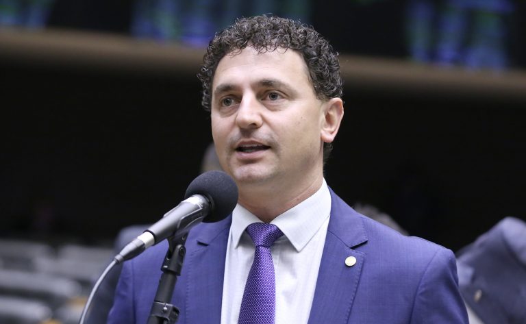 Comissão aprova seguro-desemprego para agricultores familiares e seringueiros - Notícias