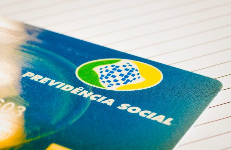 Comissão debate impactos das contribuições previdenciárias sobre aposentadoria de servidores públicos - Notícias