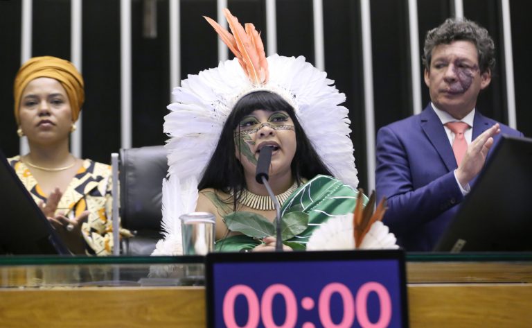 Comissão debate violência contra as meninas - Notícias