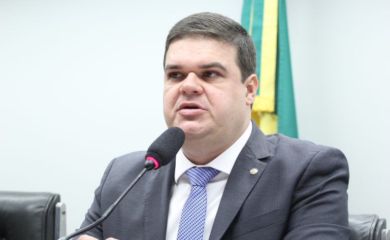 Comissão discute descontos indevidos no piso nacional da enfermagem - Notícias