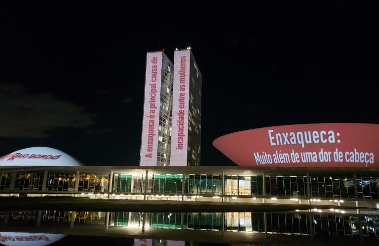 Congresso Nacional exibe projeção de frases para alertar sobre dores de cabeça - Notícias