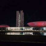 Congresso Nacional ganha iluminação bordô para alertar sobre a cefaleia - Notícias