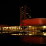Congresso recebe iluminação vermelha em apoio ao Dia Internacional da Dignidade Menstrual - Notícias