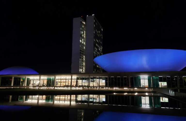 Congresso tem iluminação azul para marcar o Dia Mundial da Hipertensão Pulmonar - Notícias