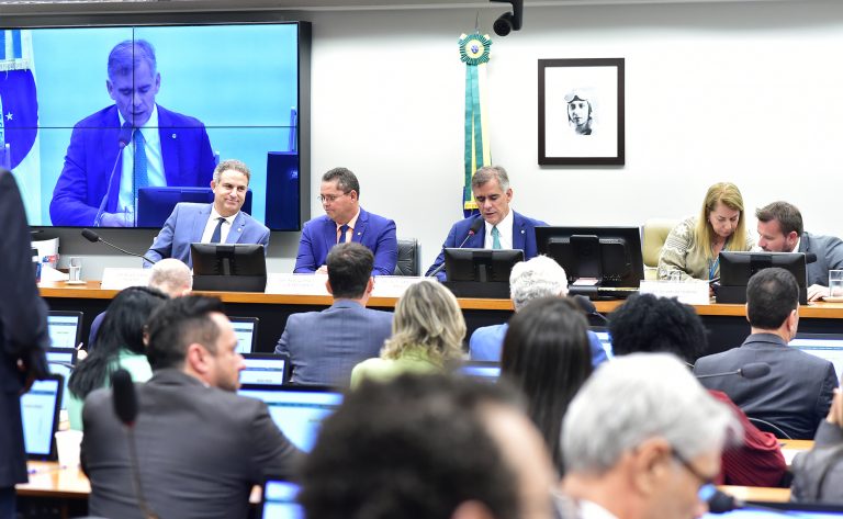 Conselho de Ética aprova suspensão do deputado Gilvan da Federal por três meses - Notícias